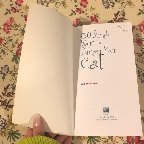 The book “50 simple ways to pamper your CAT”. - Picture 2 of 8